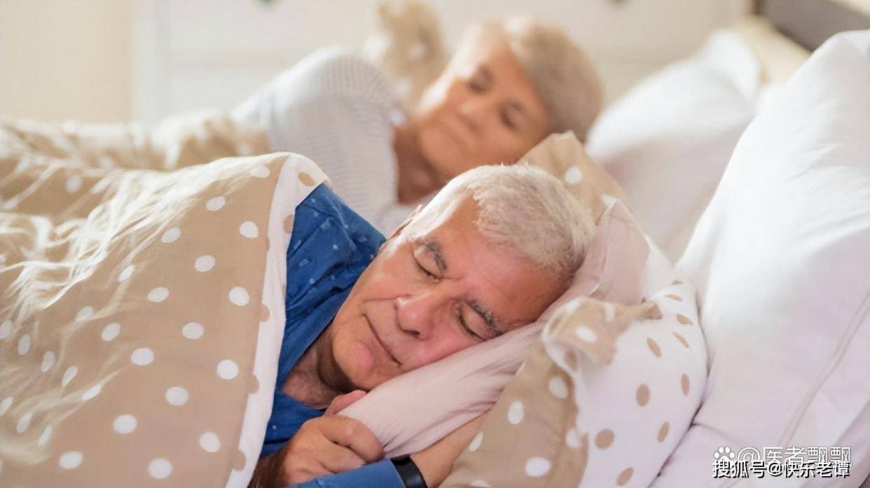老年人睡太早是错的?医生建议60岁以上的老人,尽量在这个点睡觉