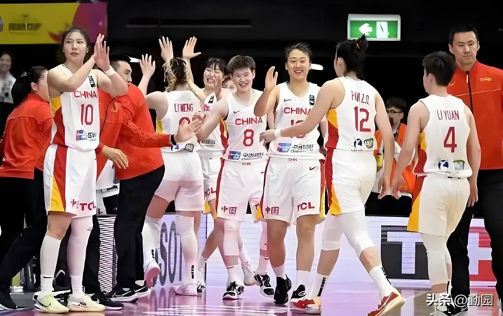 中国女篮逆转胜西班牙强队，宫鲁鸣教练策略引发热议
