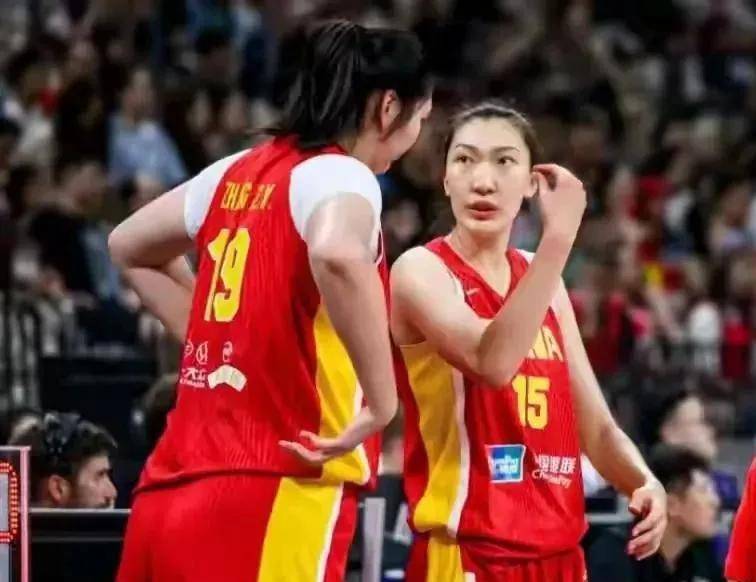 中国女篮激战尤文图特：杨舒予25分领衔，韩旭双塔战术显威