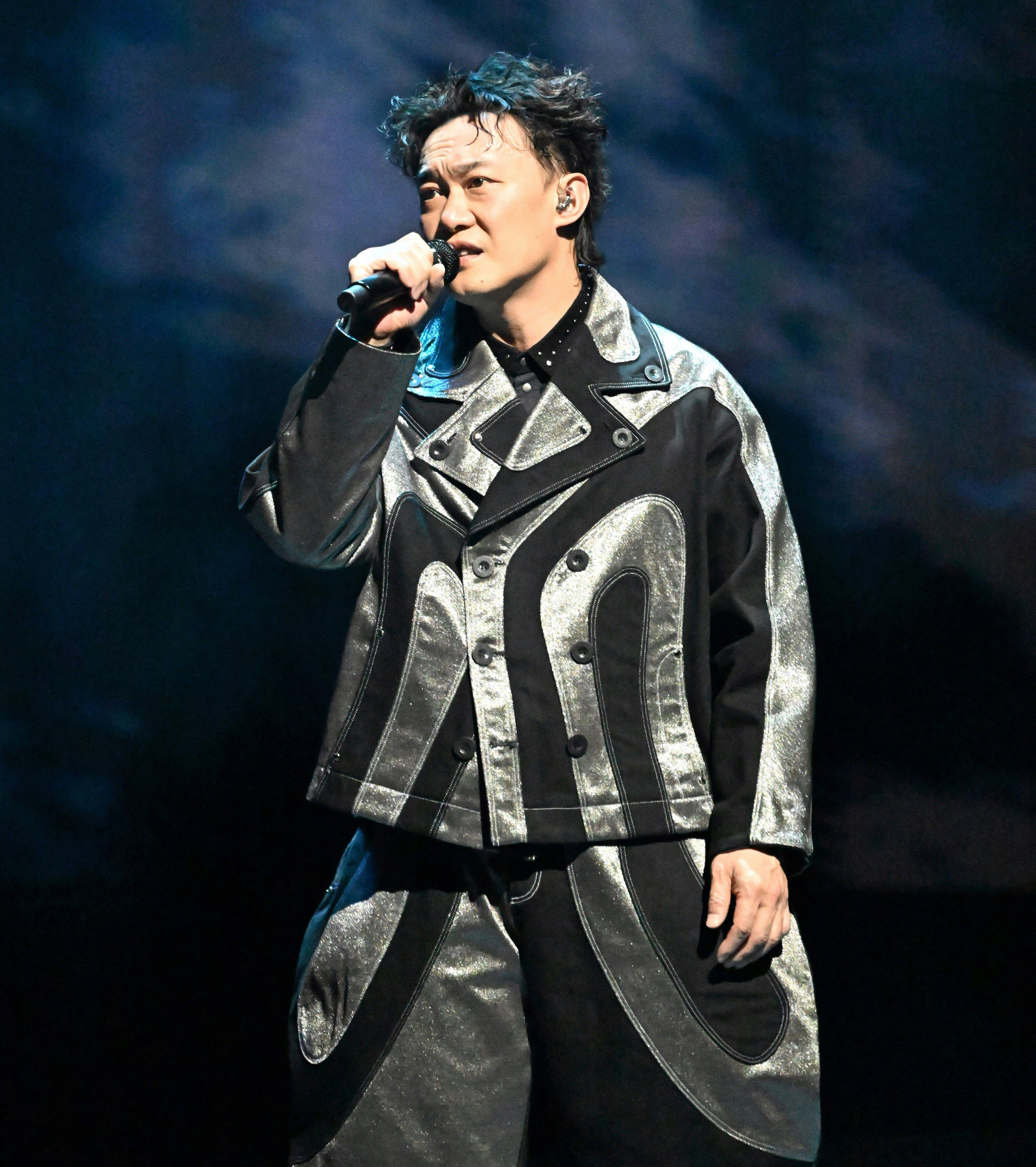陈奕迅自曝开公司亏损用演唱会收入填补