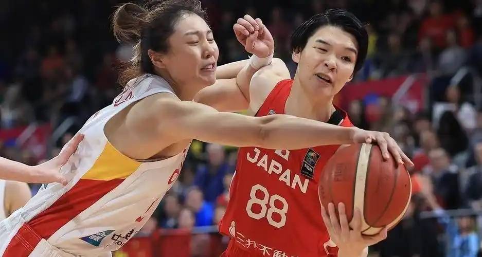 U16中国女篮新星李沅珊38分闪耀，未来或成李梦接班人