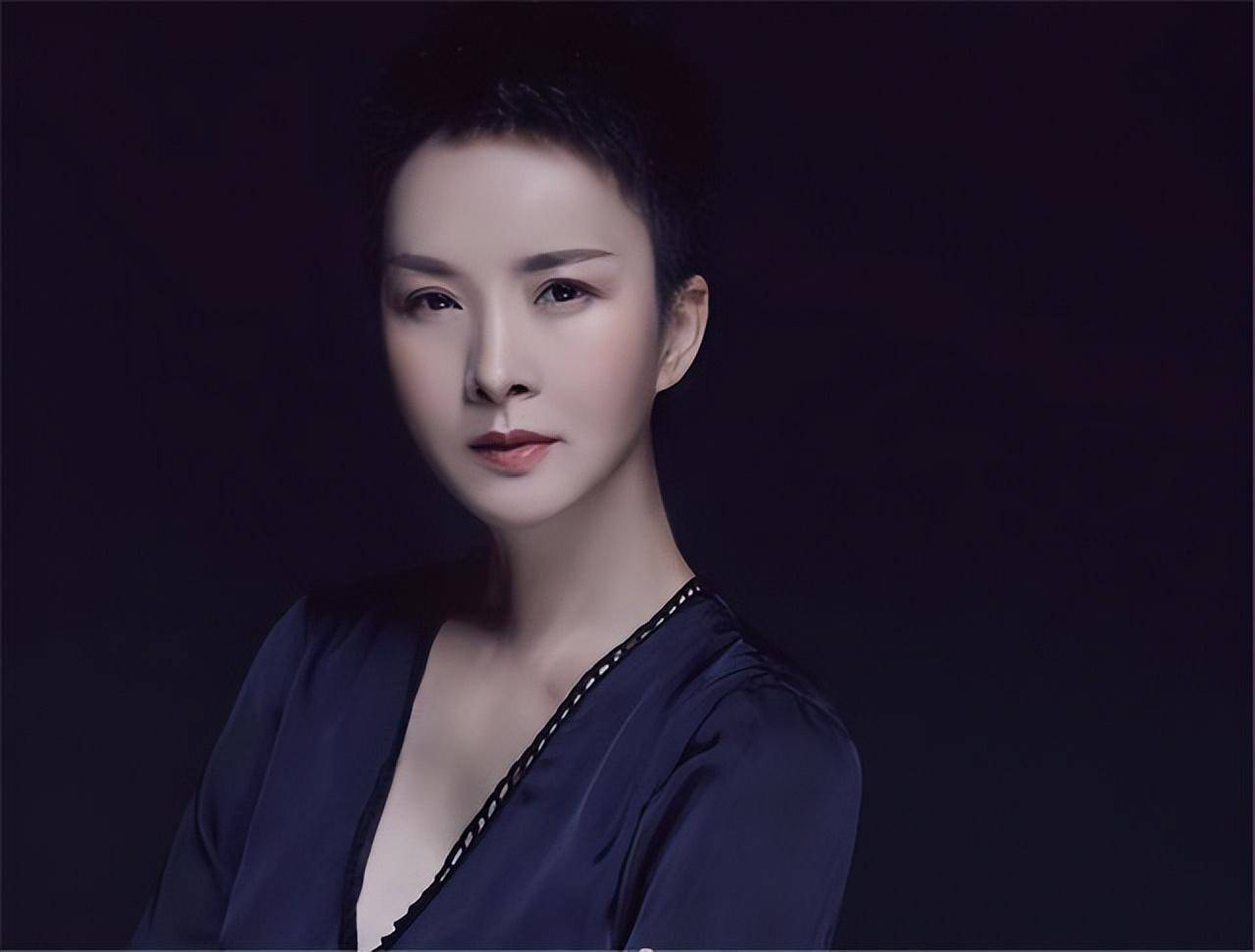 演员谢兰:与老公坚持丁克多年愁坏婆婆,41岁得子,现在幸福美满