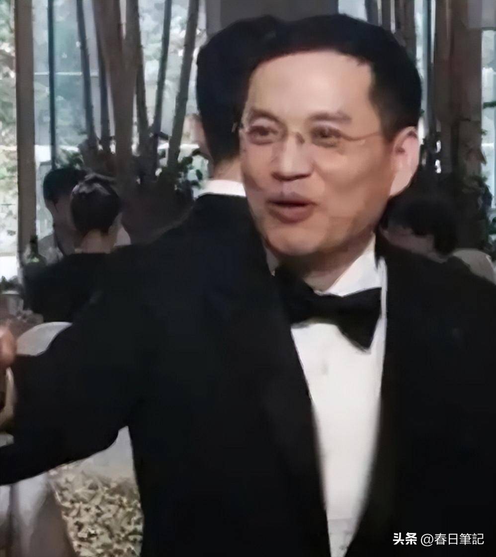官宣离婚,男星被抓,疑似分手,一个比一个离谱