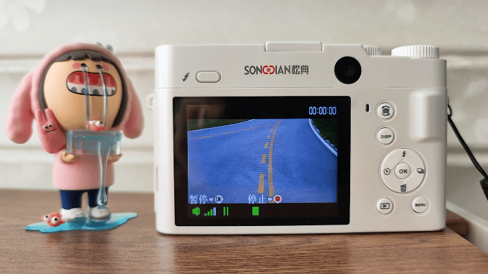 三百块,装下整个青春?松典DC218:从此,你的青春有图有真相!