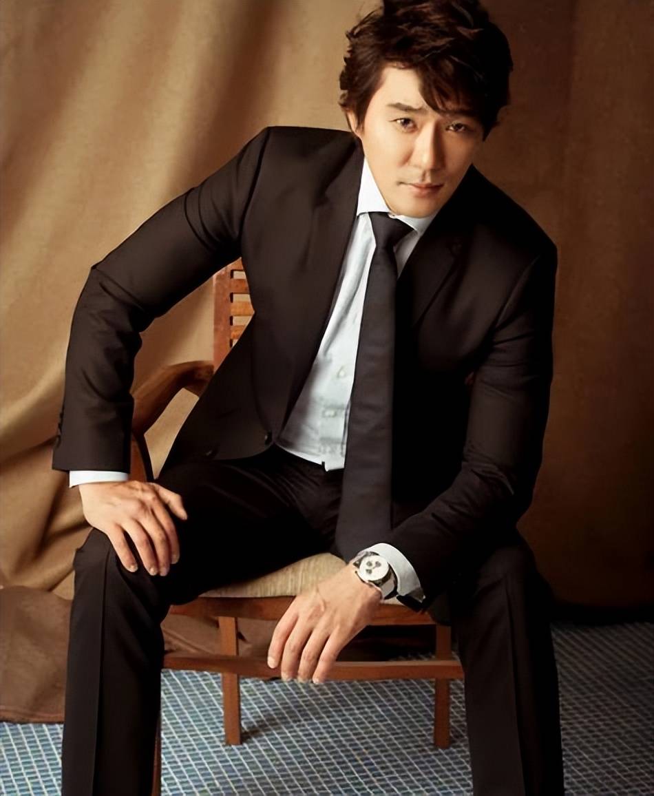 肌肉帅大叔李泰坤,离开吴承贤后,情伤始终未愈,47岁依旧独身