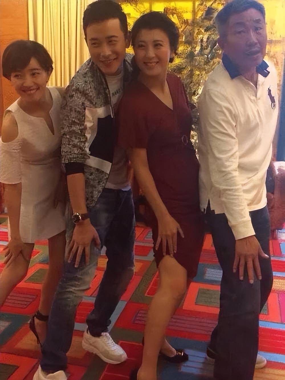 老戏骨杜源:4岁认识爱妻,结婚39年零绯闻,女儿成了心中骄傲