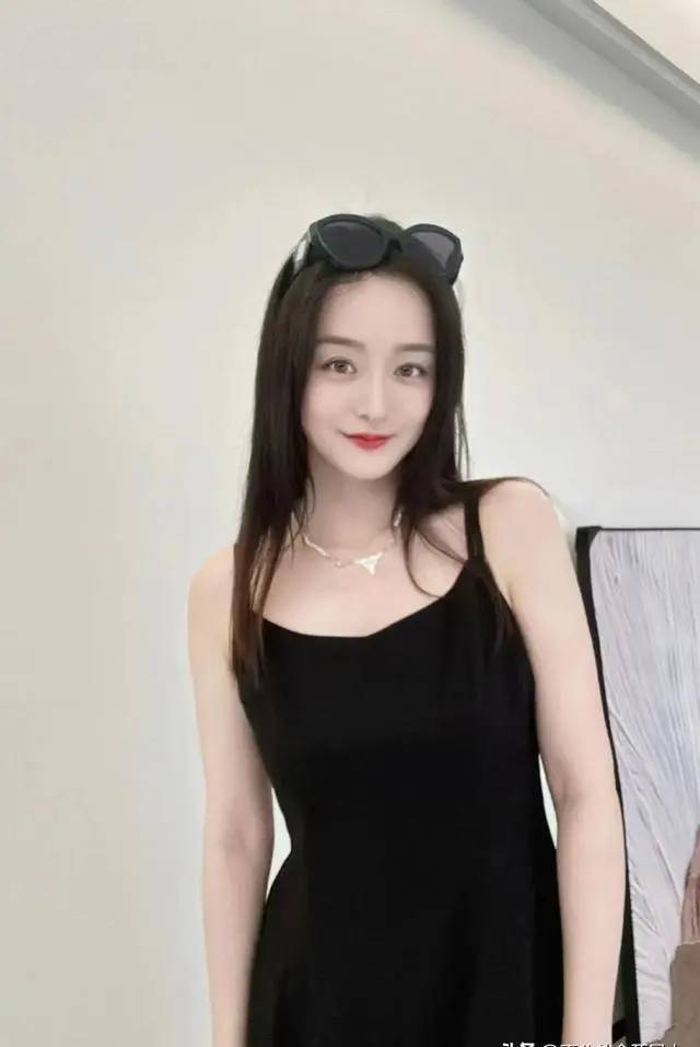 同是37岁,何泓姗和张雨绮的两种状态,体现天然脸和科技脸区别