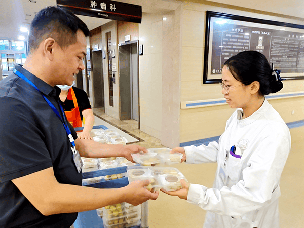 重庆市涪陵区中医院联合爱心企业开展中秋慰问活动 (图3)