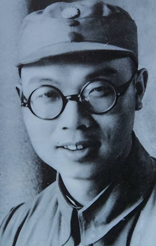 他是新四军领袖之一,35岁交完党费后自杀,儿子是少将,如今85岁