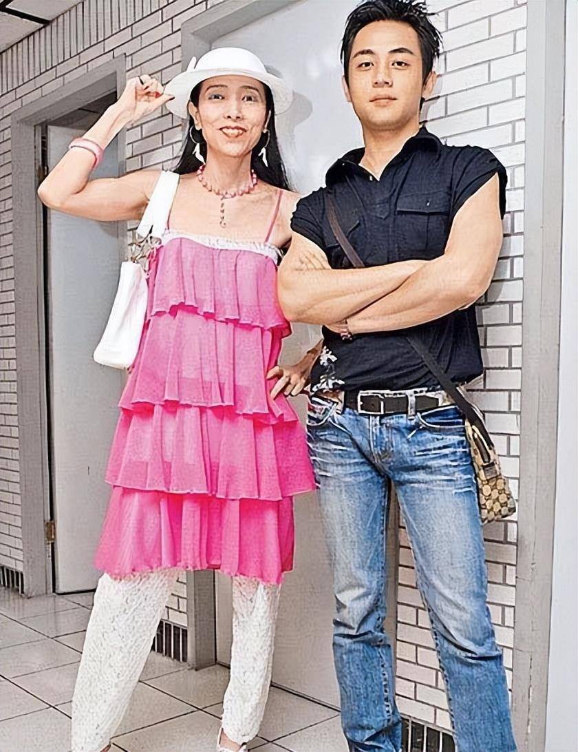 这位第三任丈夫,不仅不忠诚,家暴,还为了离婚和许纯美打了30多场官司