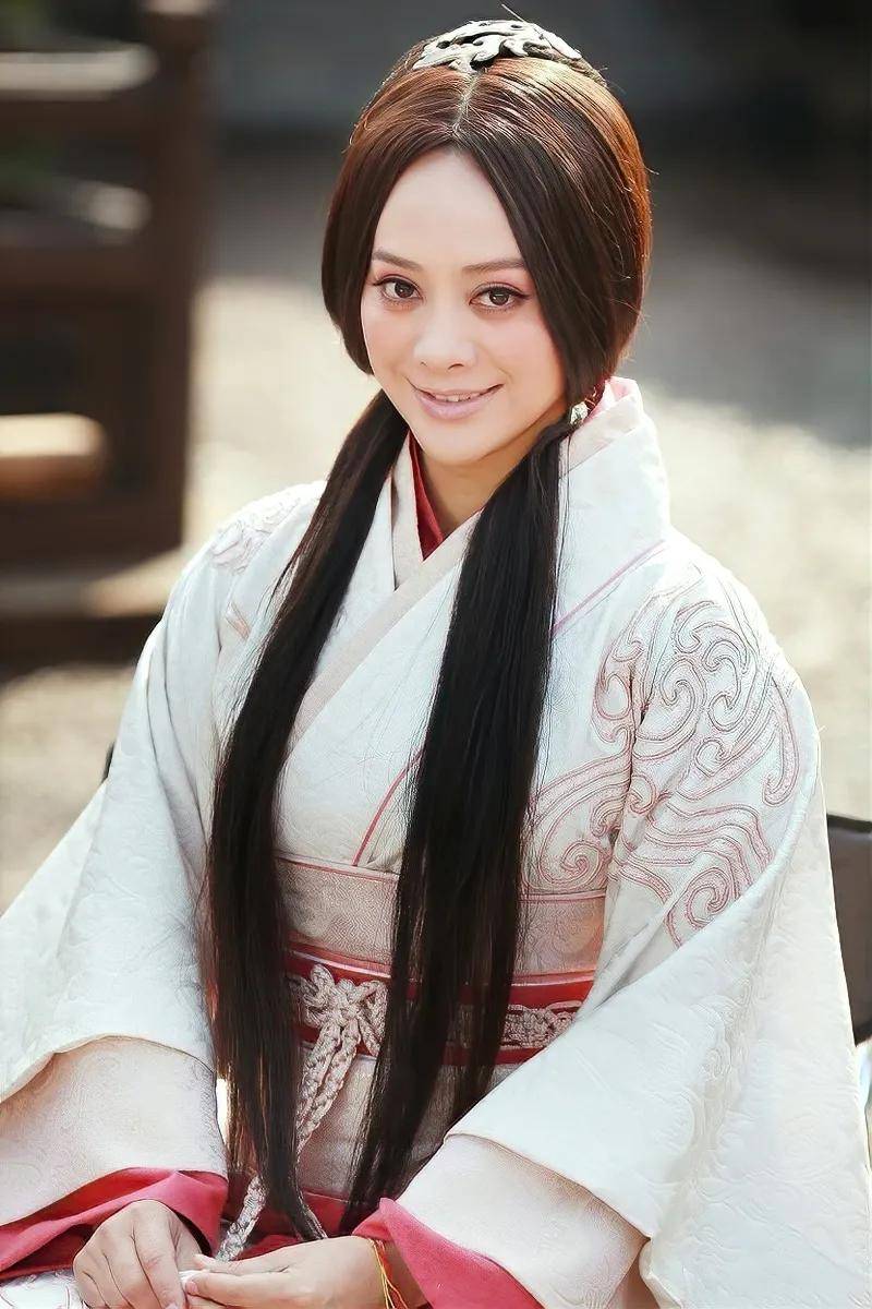 宁静在电视剧领域也是大放异彩,比如在吕不韦传奇中饰演的赵姬,在孝庄
