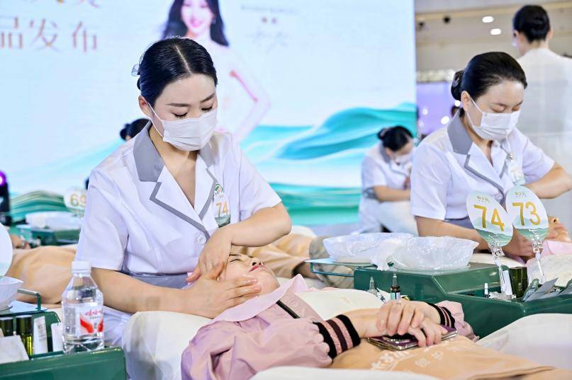 樊文花百店同庆燃动多省市，全国门店突破6000家书写美丽新篇(图9)