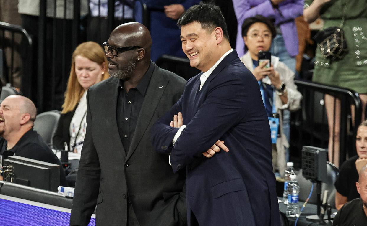 NBA中国赛嘉宾盛会！成龙、马云、姚明同场 见证曾凡博NBA首秀