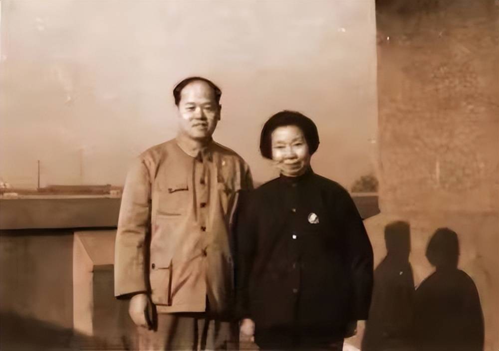 谢希德,人生幸福是与丈夫相濡以沫,报效祖国,父亲:不同意回国