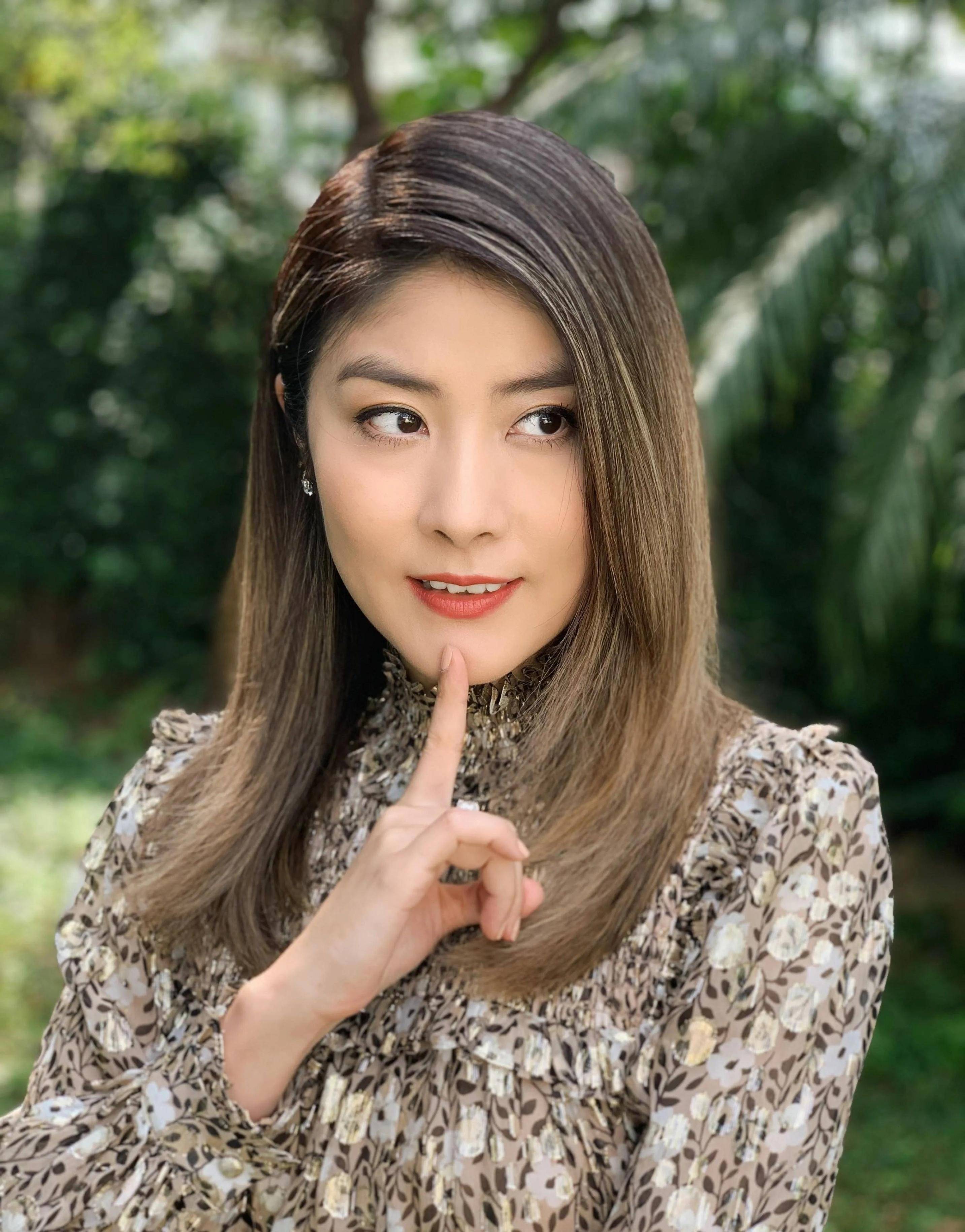 歌手陈慧琳:出道25年零绯闻,40岁高龄为初恋生子,51岁神颜不老