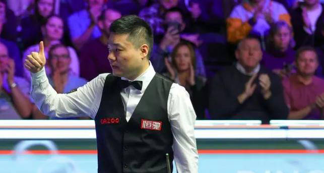 丁俊晖单杆78分完胜墨菲，斯诺克比分1-1平