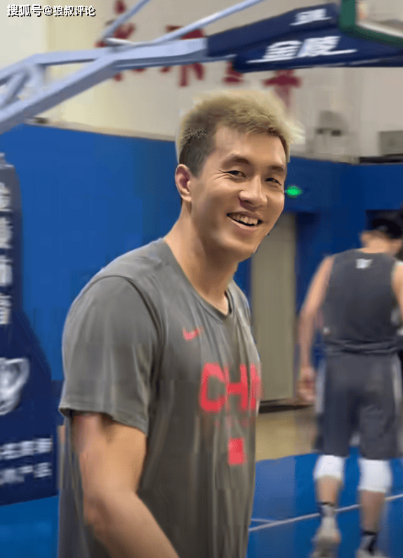 爱已成往事？郭艾伦韩德君重返辽宁体育馆打球遭抵制 郭艾伦公开回应