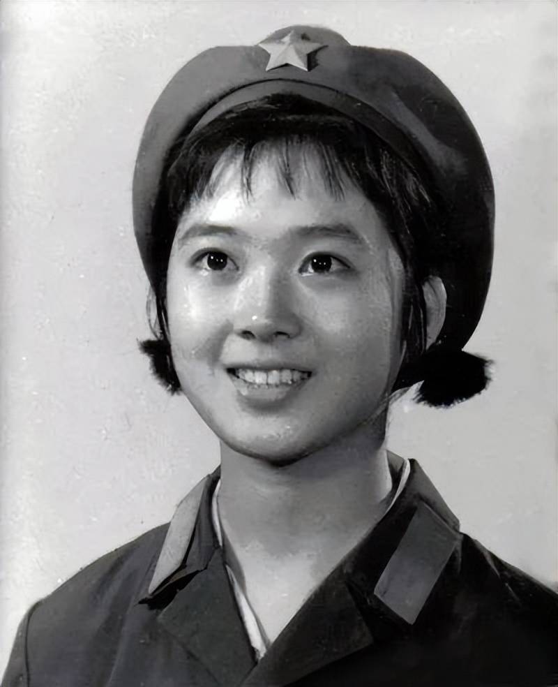 19位80年代女星军装照!老照片中的经典时光,全是无与伦比的帅