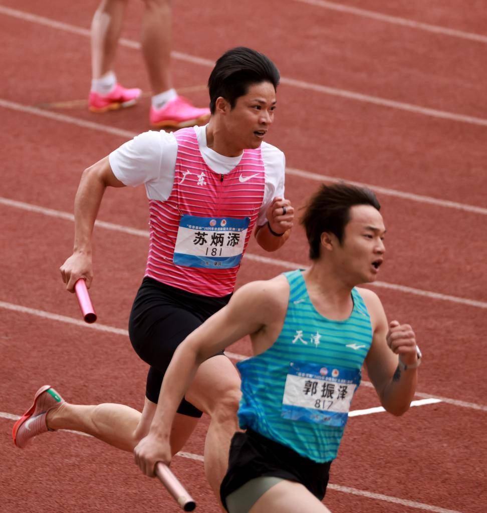 苏炳添妻子晒两人结婚九周年纪念:相识23年,从两人到五口之家