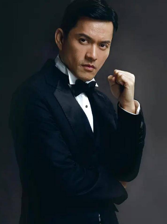 "渣哥"吕良伟:从龙套到主角,一朝尬舞天下闻!三婚也很幸福