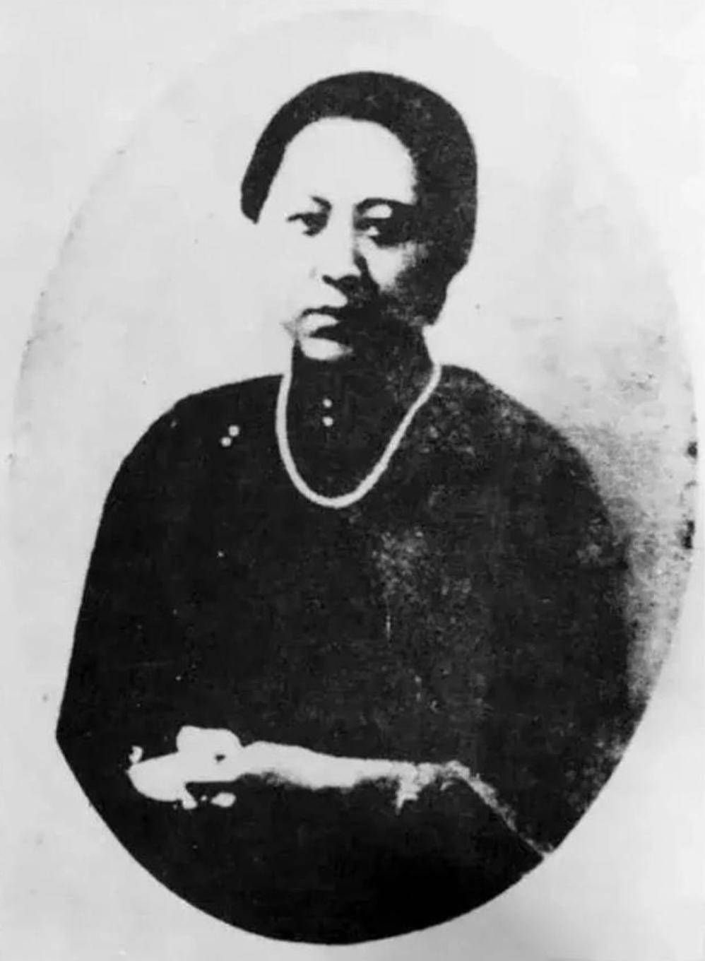 张作霖去世后,受宠的五姨太日日浓妆艳抹,却将东北沦陷推迟三年