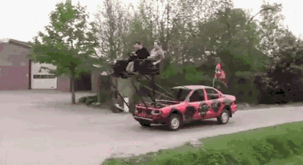 搞笑GIF：姑娘，你在这39°的天气穿裙子骑共享电动车，会不会有点？