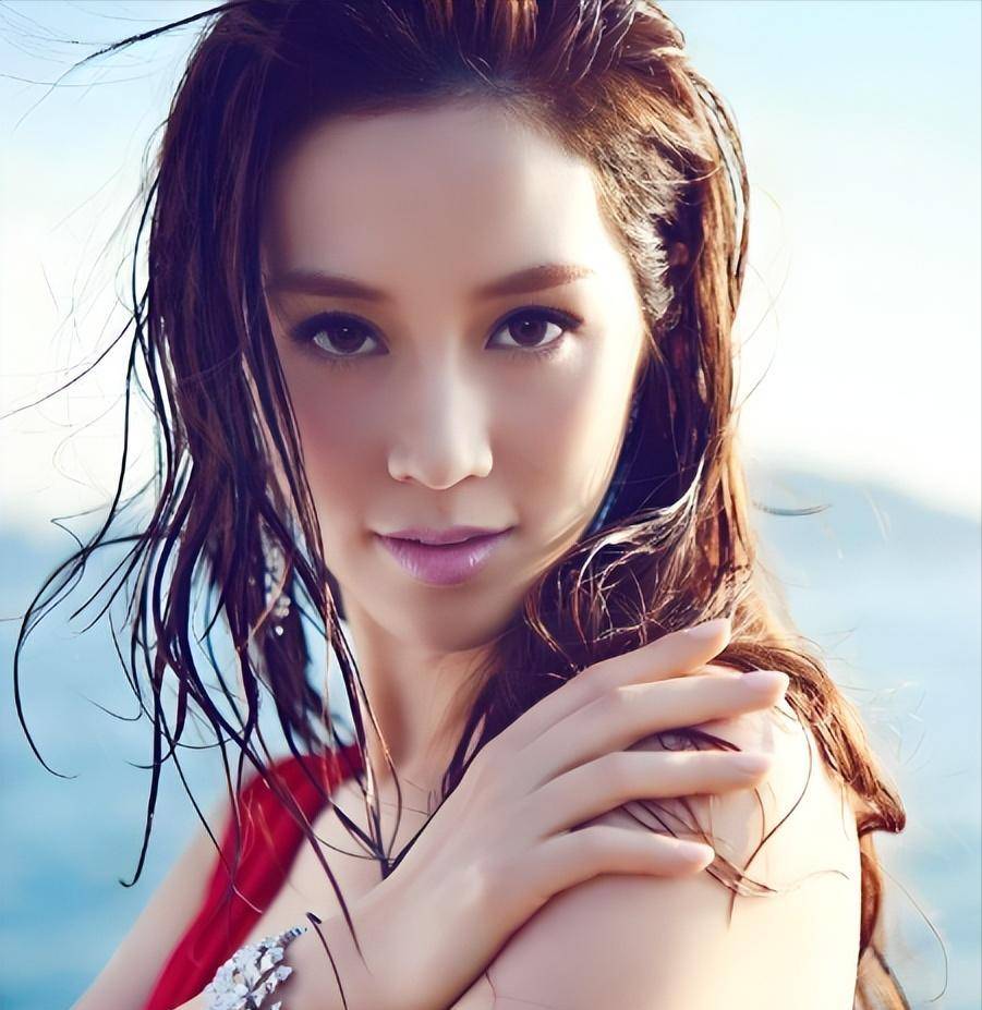 "千亿儿媳"徐子淇:为嫁豪门迁移祖坟,8年生4娃现在成人生赢家