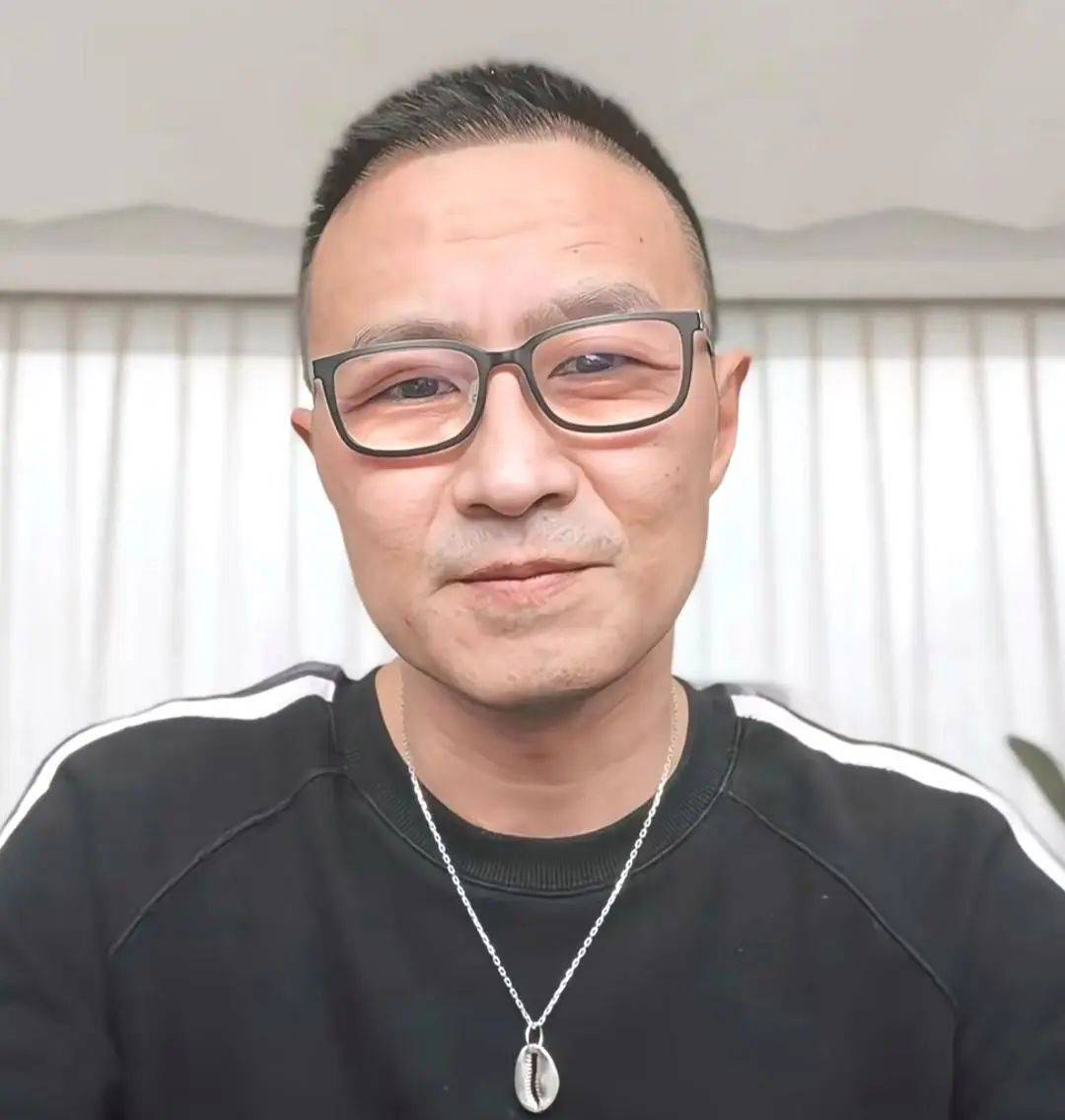 汪峰官宣恋情森林北疑似涉足娱乐圈曝光度骤增