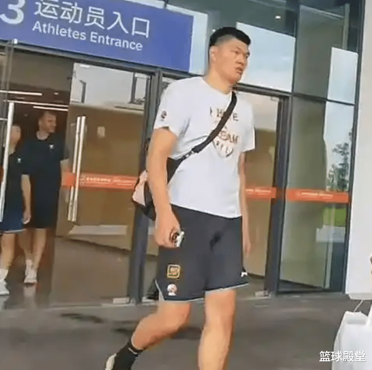 杜锋真会整活！张昊配张文逸无球权，内线上两站桩，全运会别瞎搞