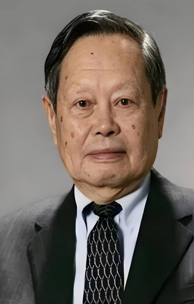 杨振宁去世后,翁帆终于发声!字字催泪,清华大学吊唁堂细节感人