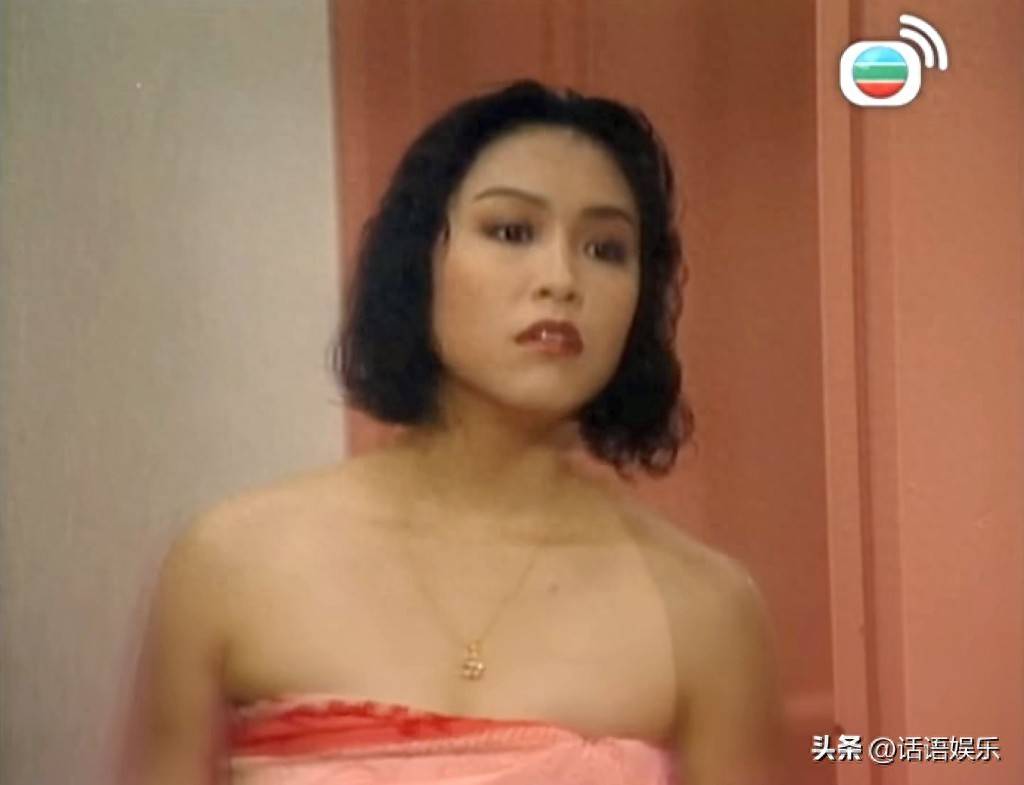 港星张凤妮演戏本可凭美貌却拼实力,嫁富商息影28年,罕见出镜