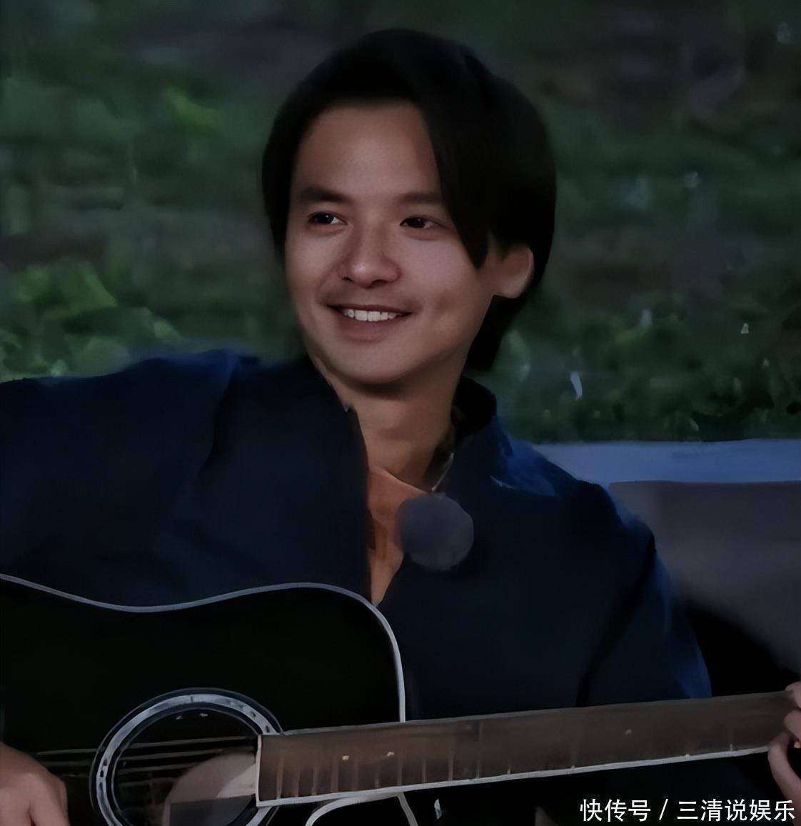 51岁冯德伦白胡子亮相,越老越有味,网友直呼"真男神"