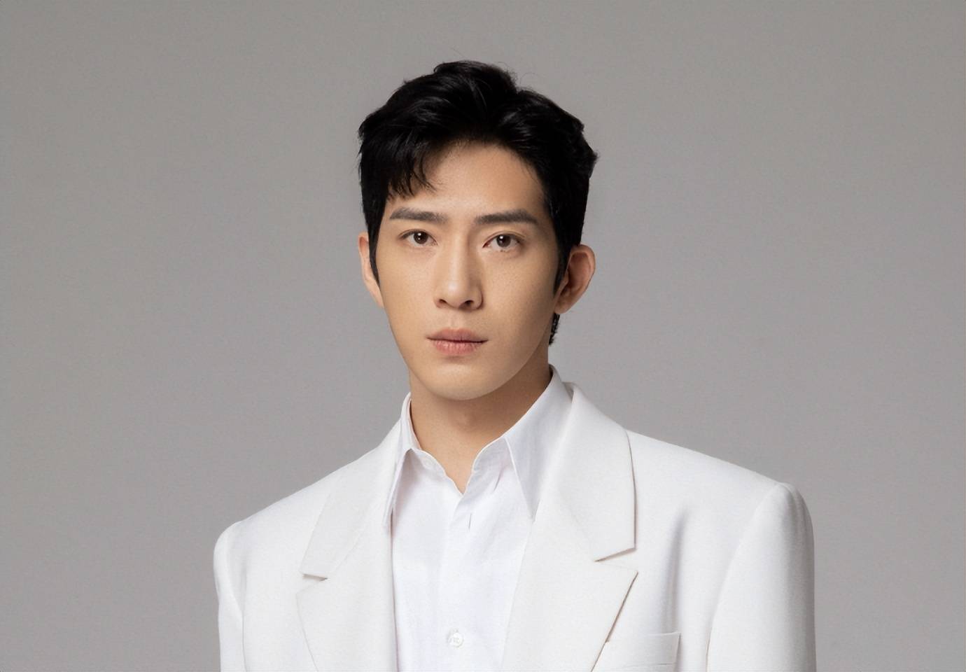 希望井柏然以后能够有更多影视剧上映,和女朋友的感情更加稳定