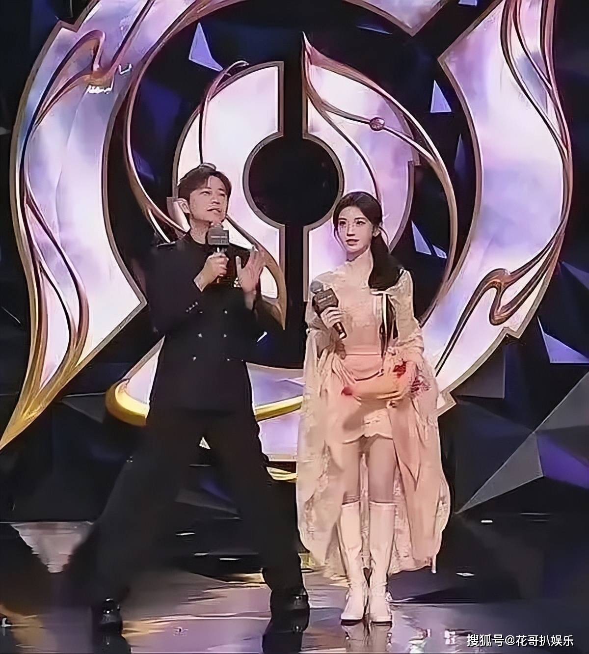 何炅再次身處抓馬名場麵 內娛史官非他莫屬 盤點內娛經典名場麵