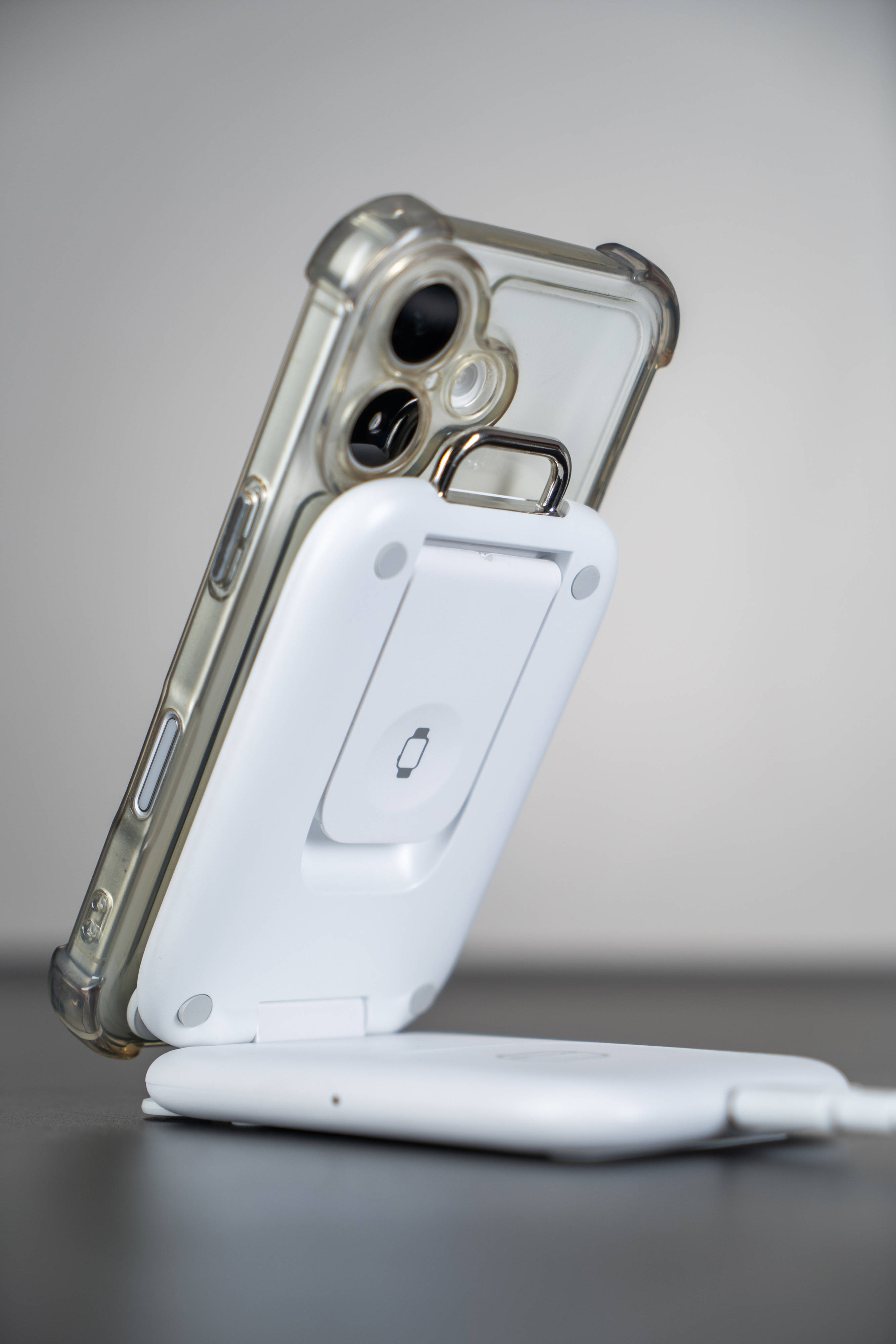 行李箱造型的无线充电器见过吗?迪奥科三合一折叠磁吸充电器分享