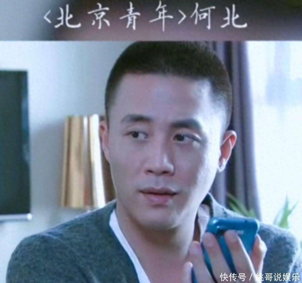 44岁杜淳在家给老婆染头发,王灿一脸幸福秀恩爱,她一头黑长直超年轻