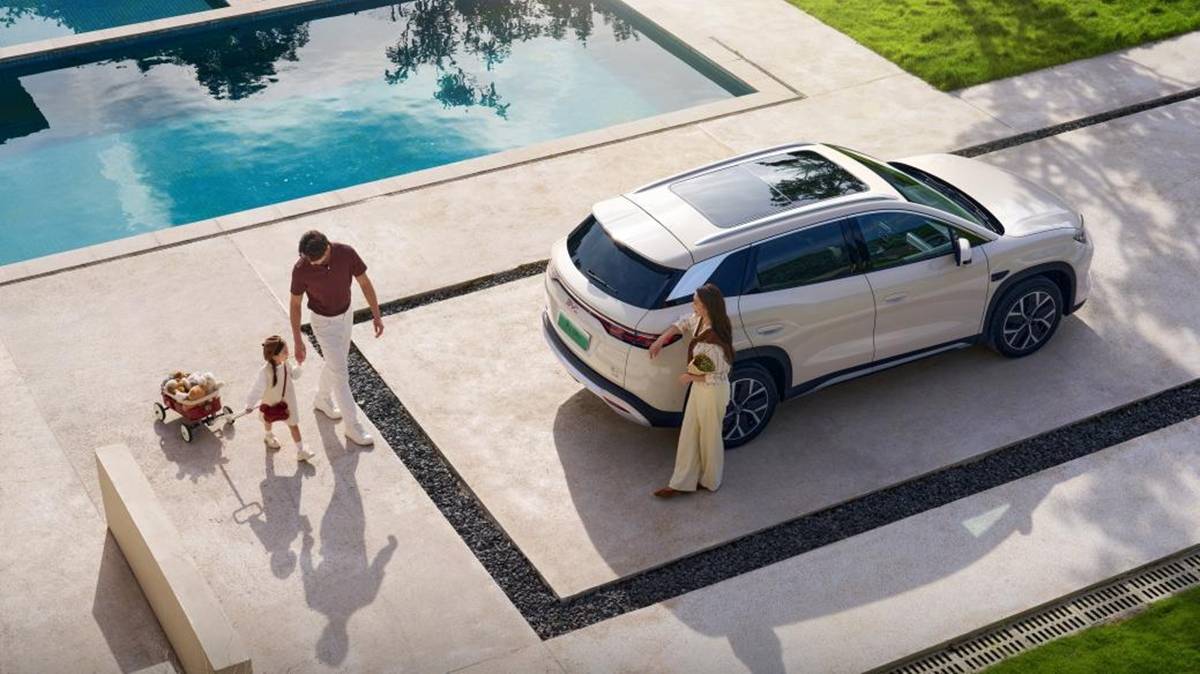 比亚迪宋家族上新，9.98万起开走智能SUV，太懂打工人了！