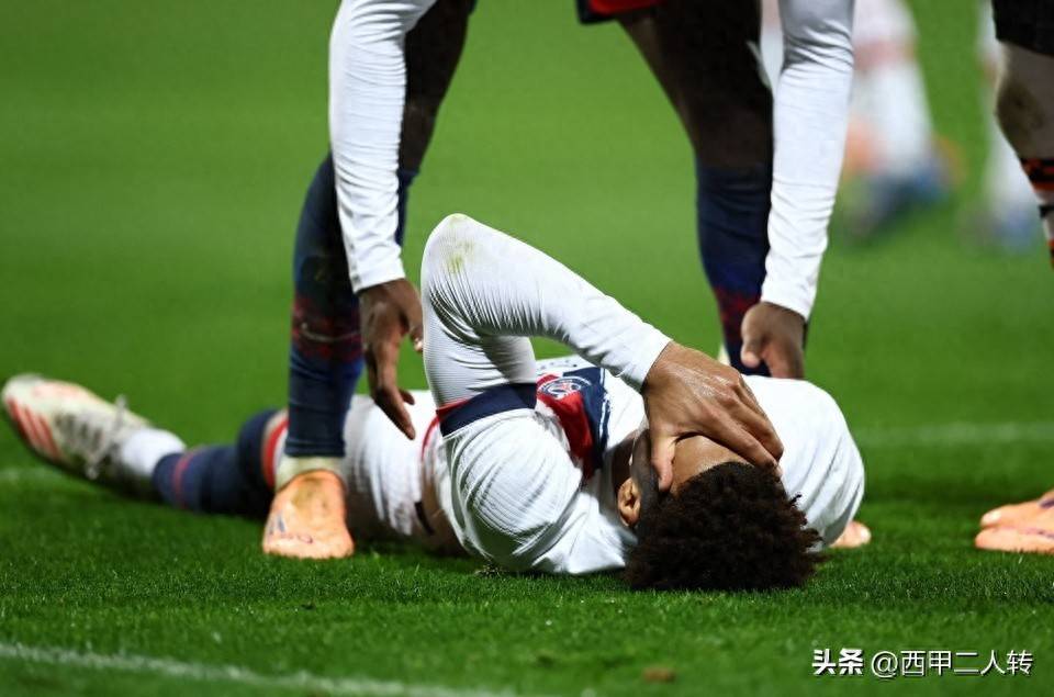 巴黎圣日耳曼再遭打击:新星杜埃重伤离场,恐长期缺阵