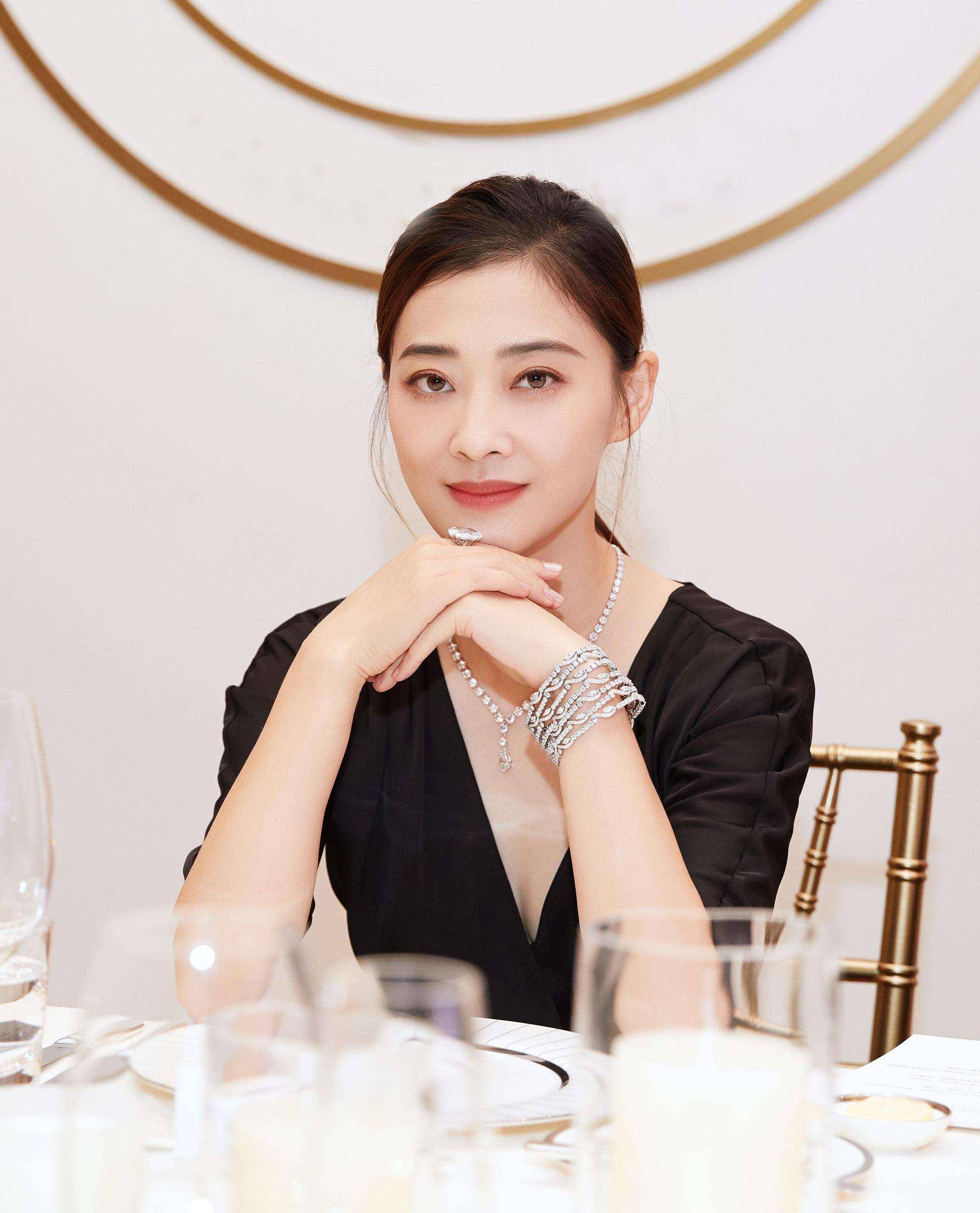 当红女星梅婷:生女时一度生命垂危,小丈夫崩溃大哭