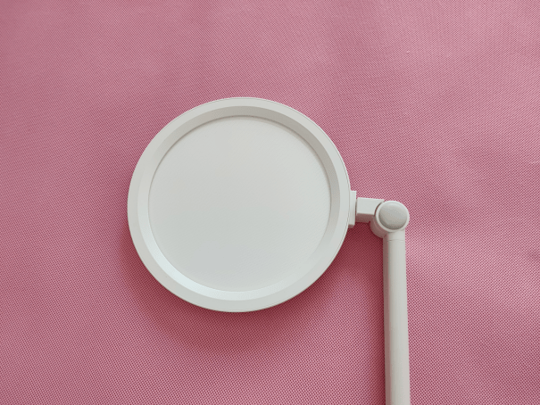 从护眼到 “养眼”,给孩子医学级光场守护-书客SKY护眼台灯评测