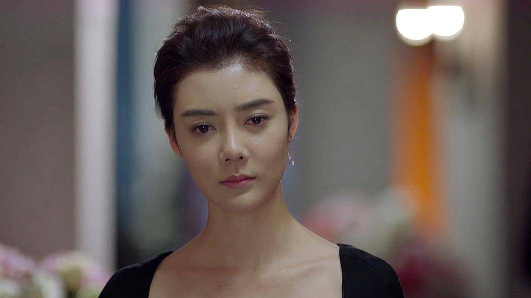 离婚12年,再看"独居"大别墅的车晓,娱乐圈的残酷"应验"了!