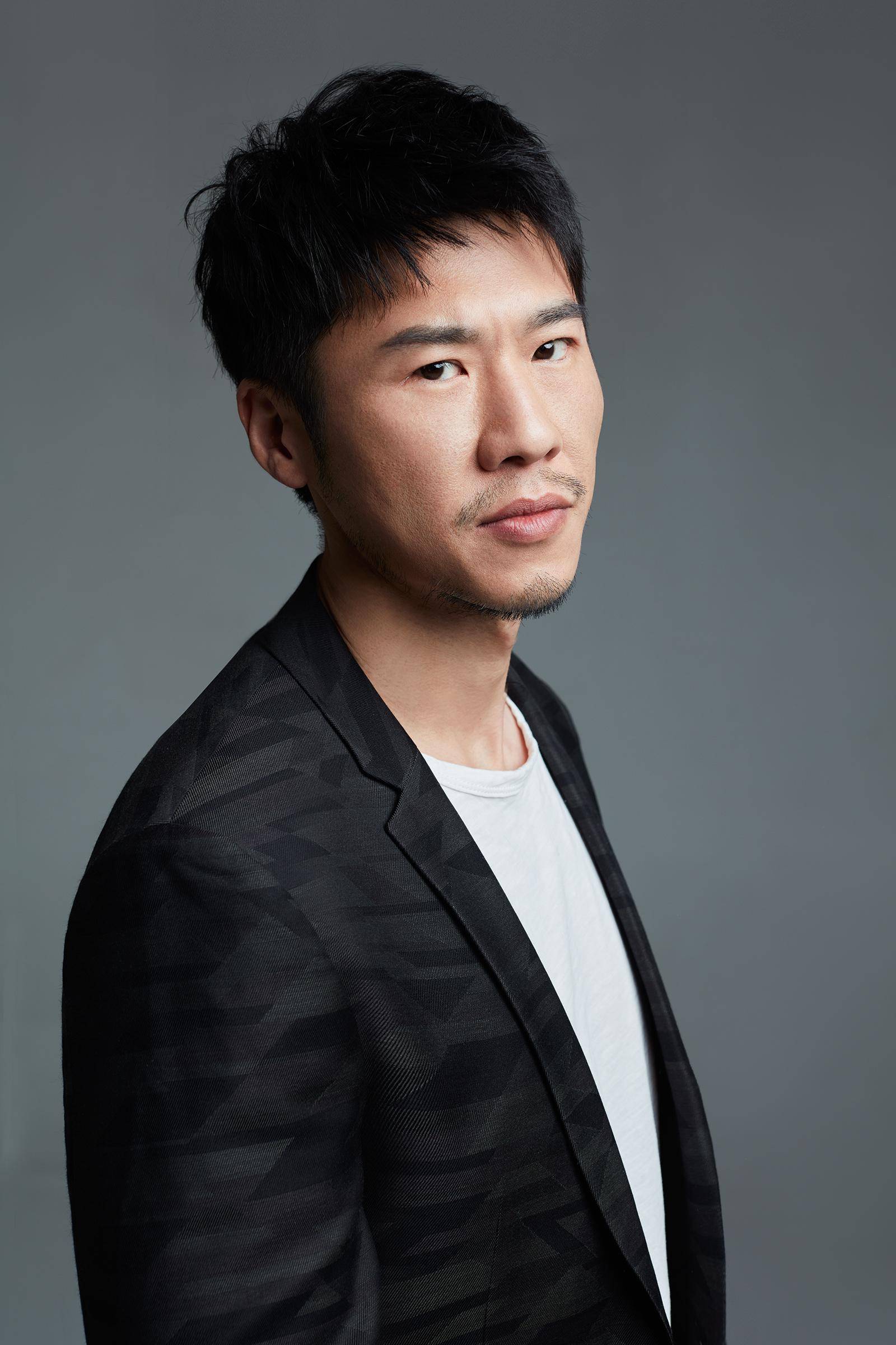 演员王骁不炒作没绯闻痴爱一人是母亲王馥荔的骄傲