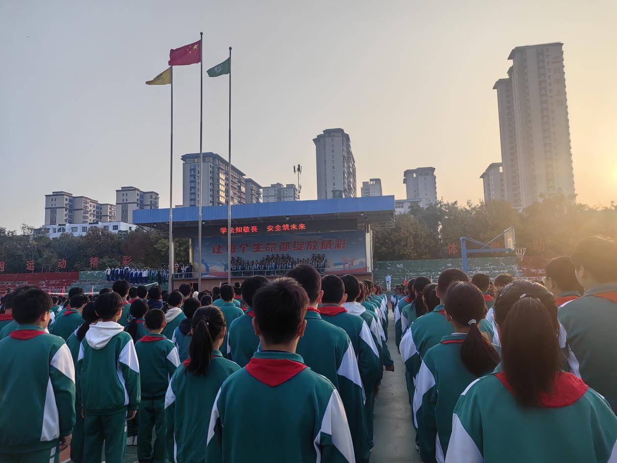 班同学进行了国旗下演讲