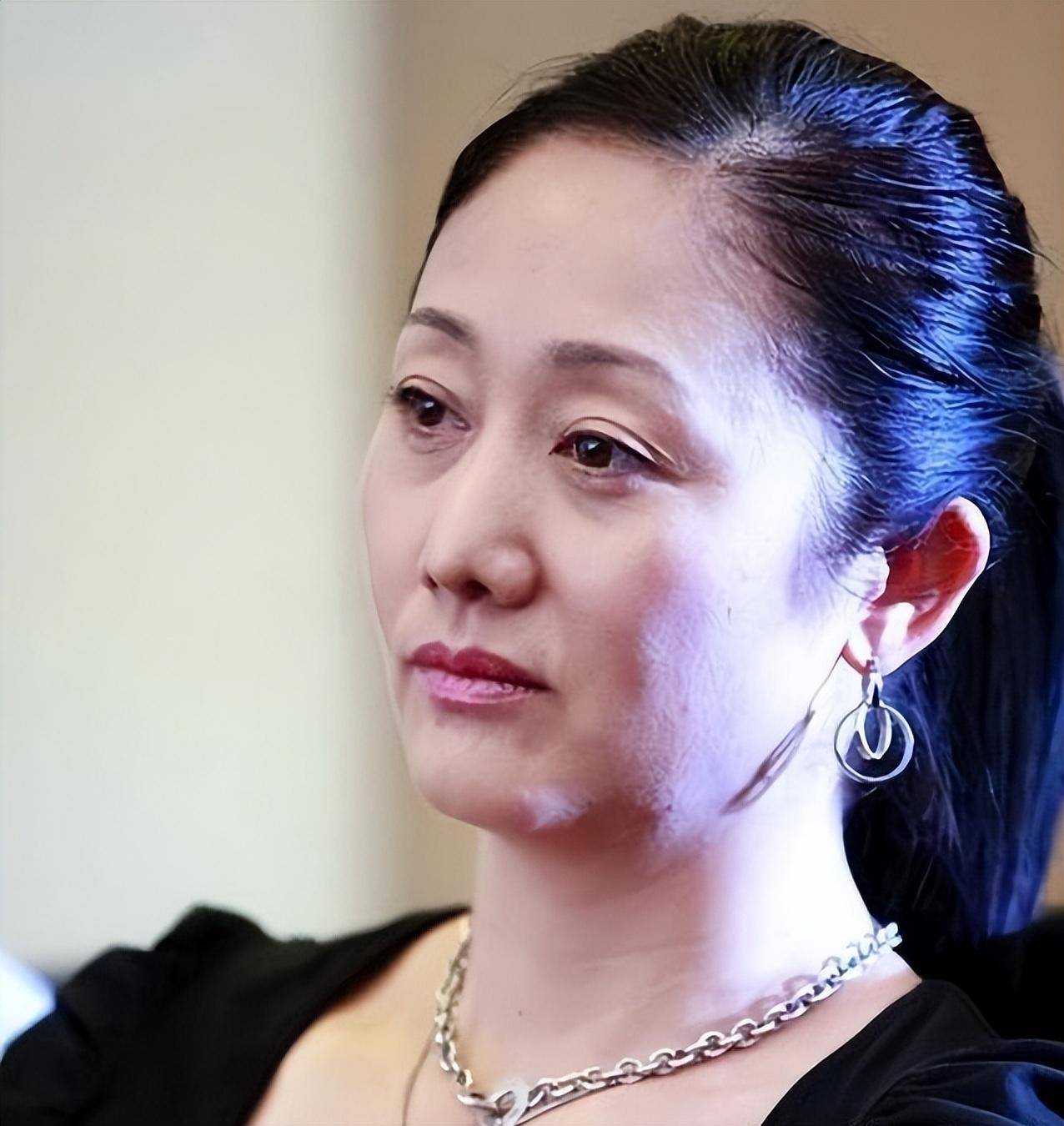 她被琼瑶"下套"欺骗,为拍戏狠心堕胎,今58岁的她得到了什么