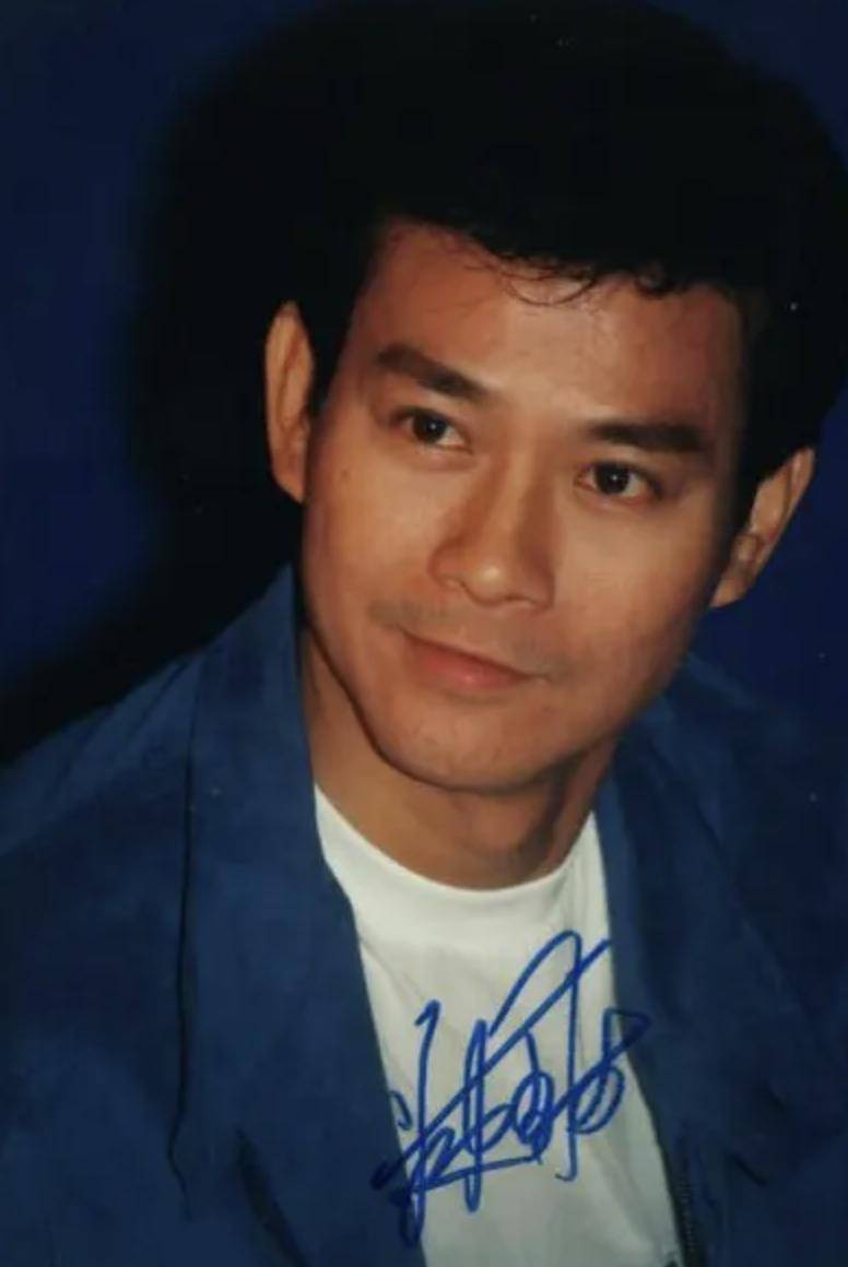 "秋官"郑少秋:3段婚姻,4个女儿,他到底有没有爱过沈殿霞?