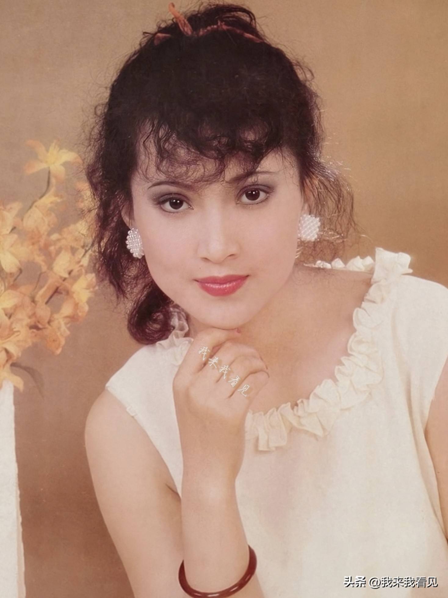 这个"晴雯",也是个大美人,她的偶像是秦怡