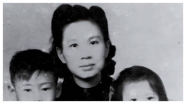 杨汉秀作为杨家的长女,从小就展现出与众不同的聪明才智和独立主见