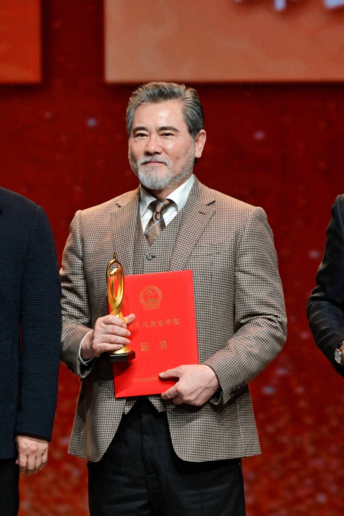 话剧《鳄鱼》主演赵文瑄获文华表演奖,央华,大麦携手打造精品力作