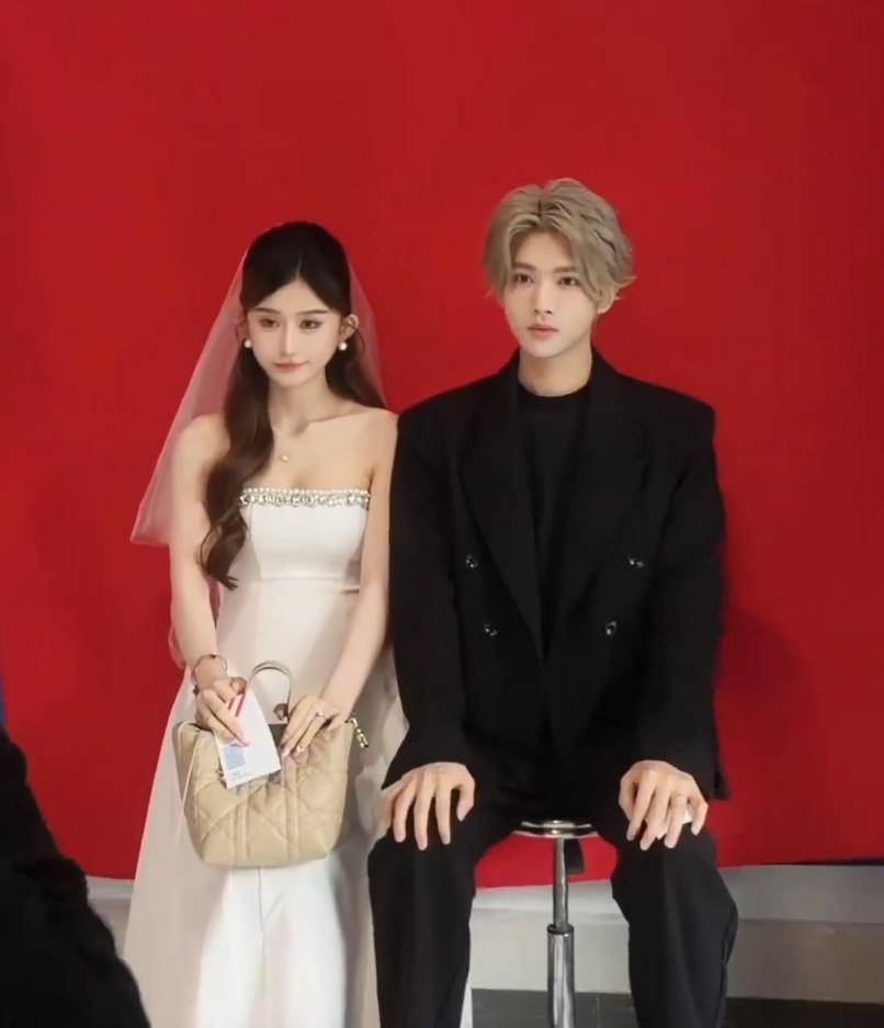 网红鹿哈官宣领证，网友吐槽：差点看成鹿晗 插图3