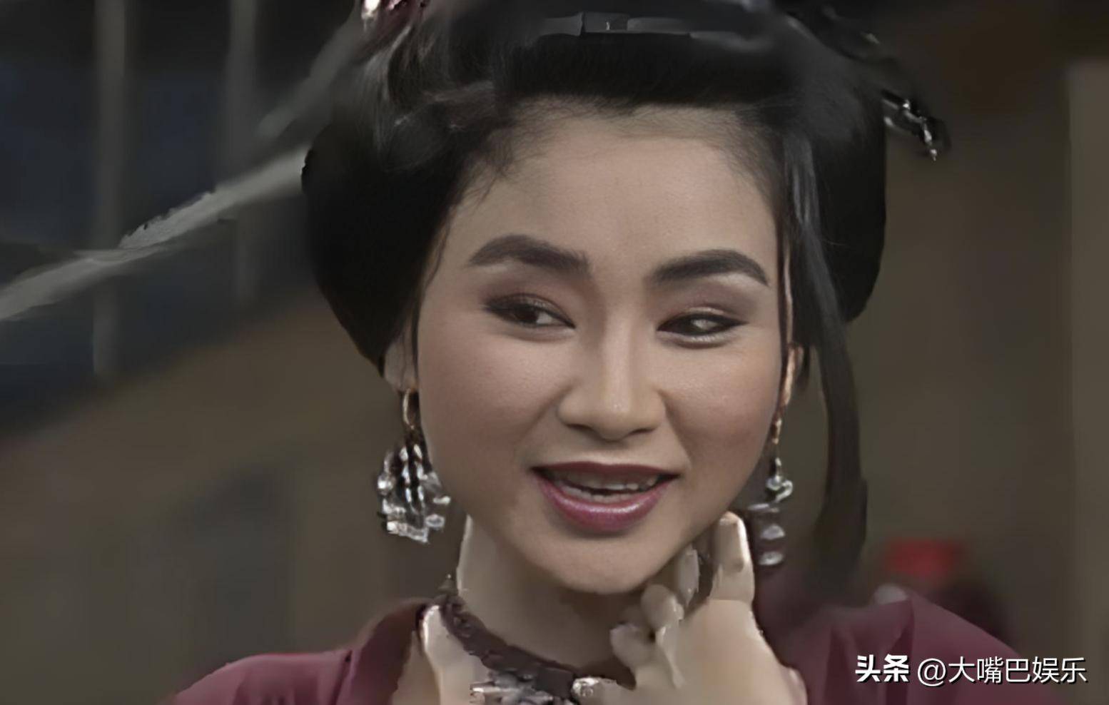 刘秋莲在剧里一人分饰两角,既是秋若兰又是风二娘,把两个角色都演活了